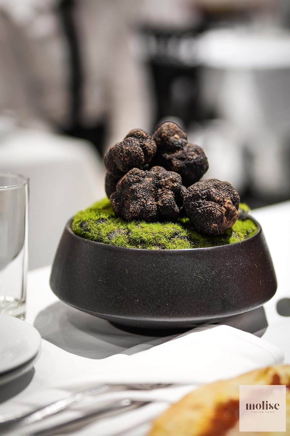 Fresh Italian Black Summer Truffles, Gourmet Solid and Aromatic Flavor Truffles,